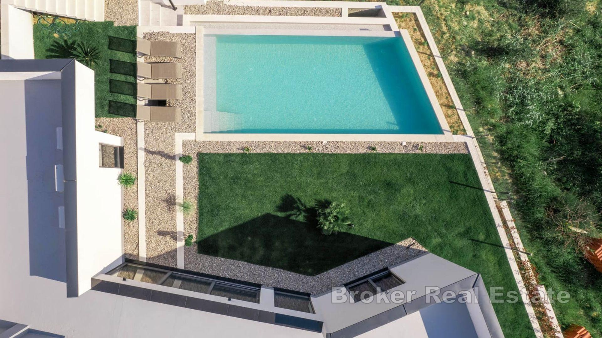 Einfamilienhaus mit Pool und Meerblick