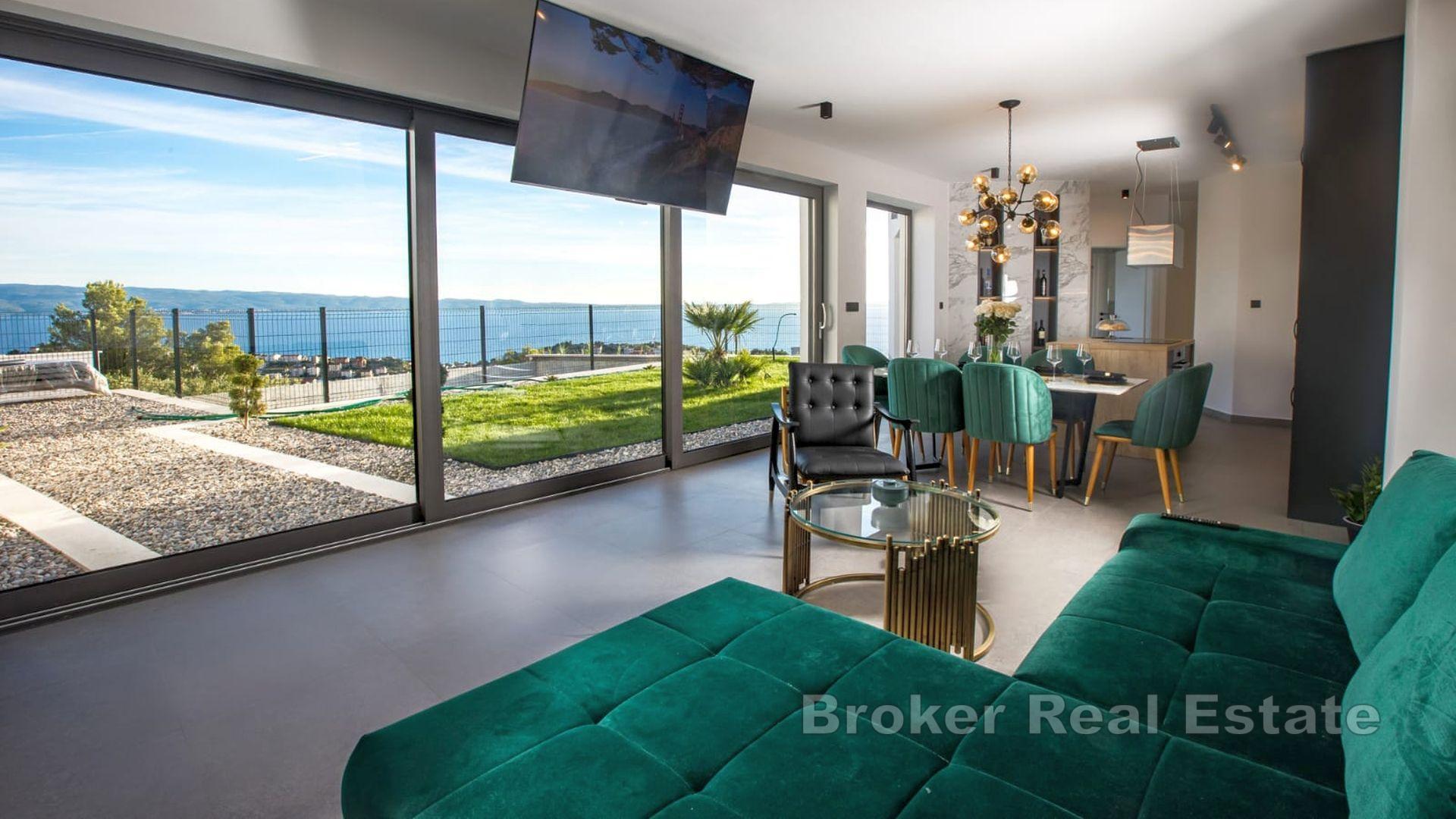 Einfamilienhaus mit Pool und Meerblick
