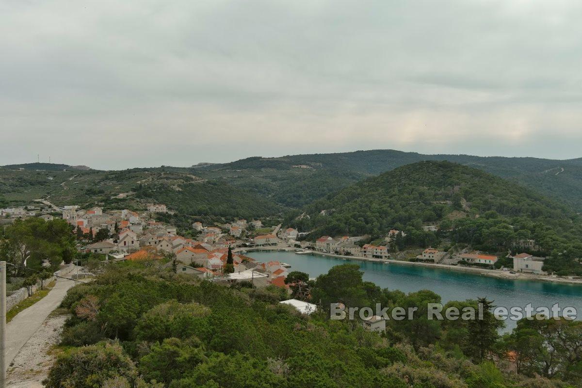 Attractive plot of land with a view of the sea