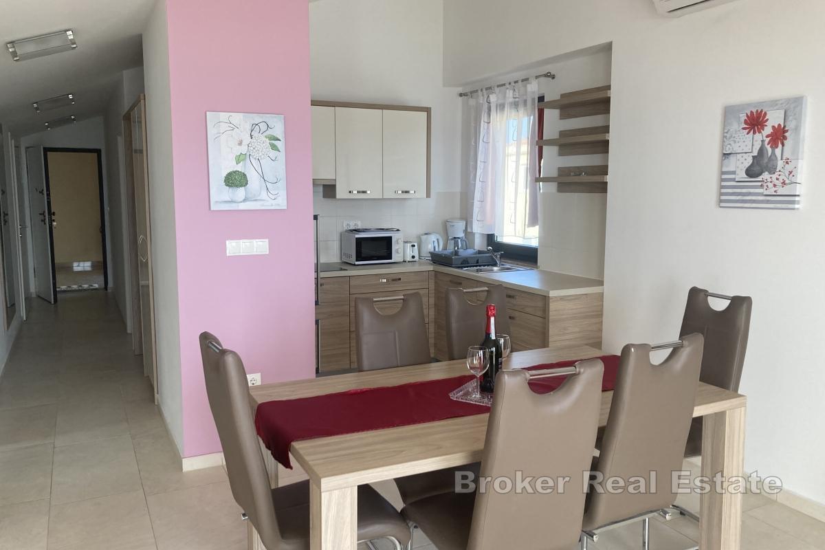 Dům s apartmány v první řadě k moři