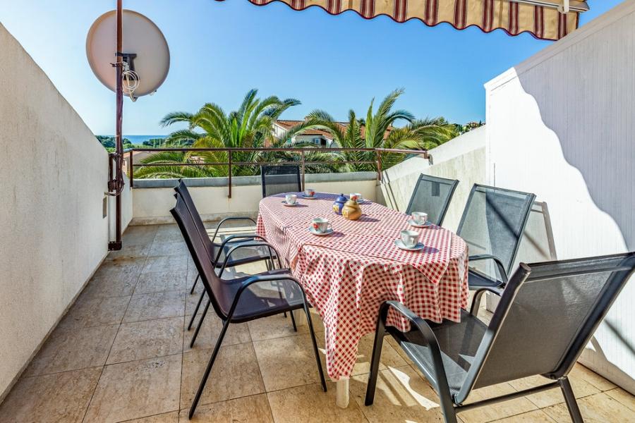 Treroms leilighet med havutsikt