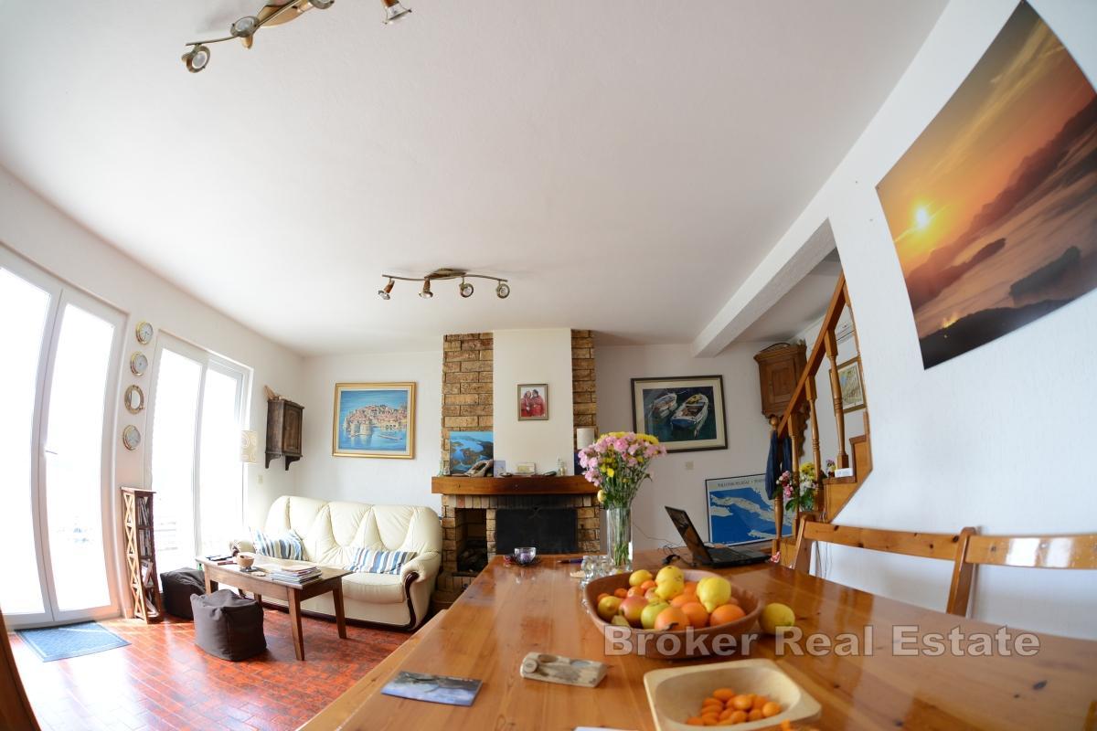 Maison à étage en bord de mer