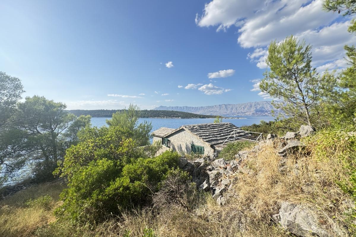 Terrain constructible légalisé, en première ligne de mer