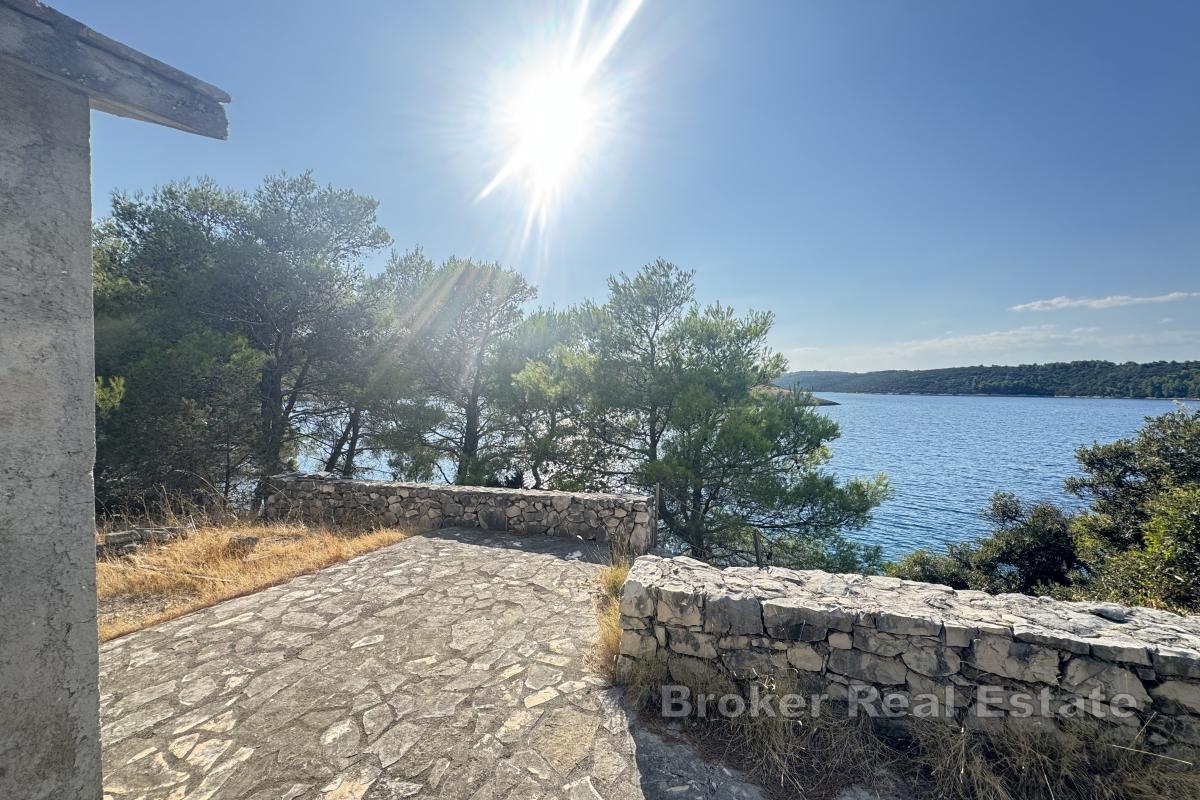Terrain constructible légalisé, en première ligne de mer