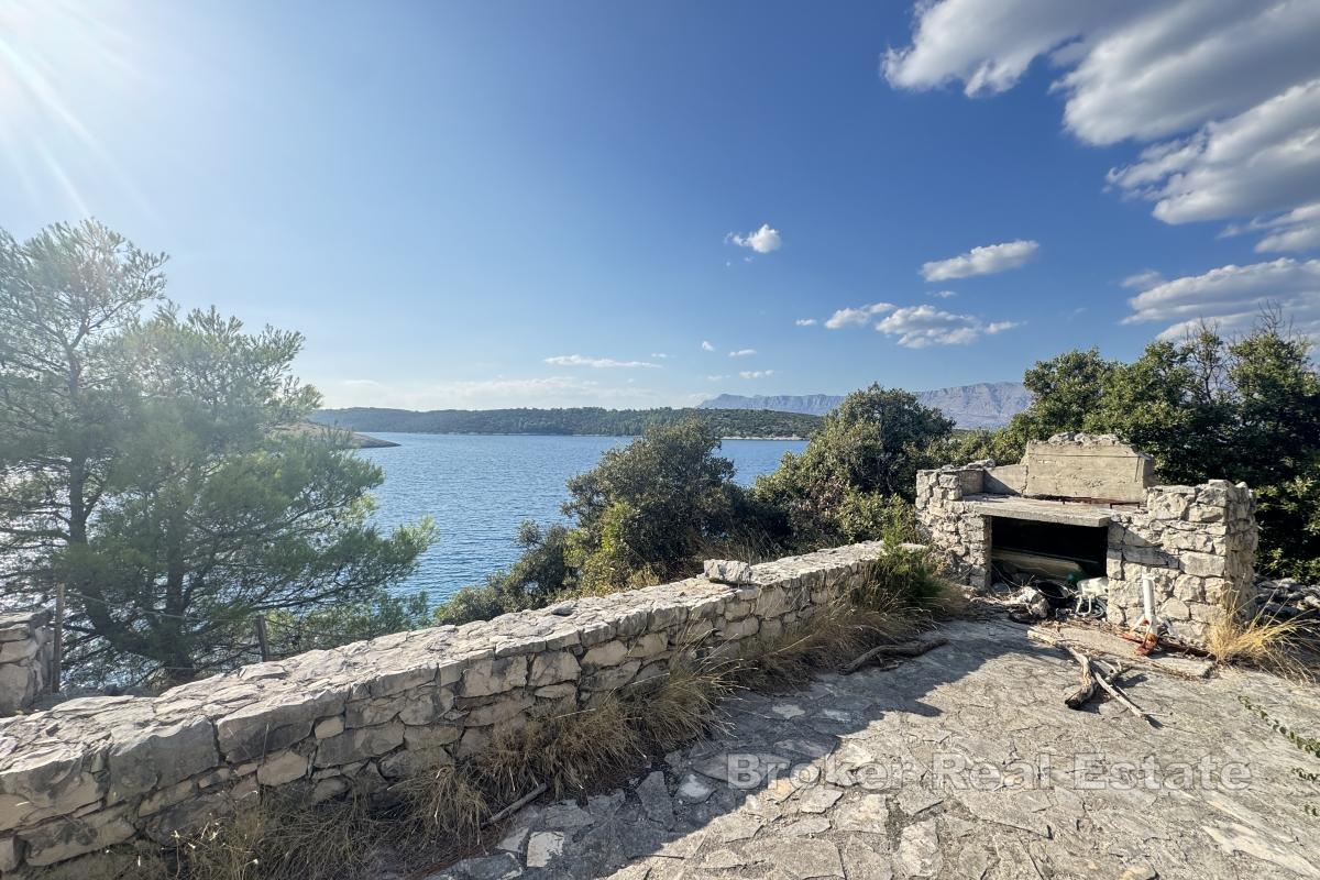 Terrain constructible légalisé, en première ligne de mer