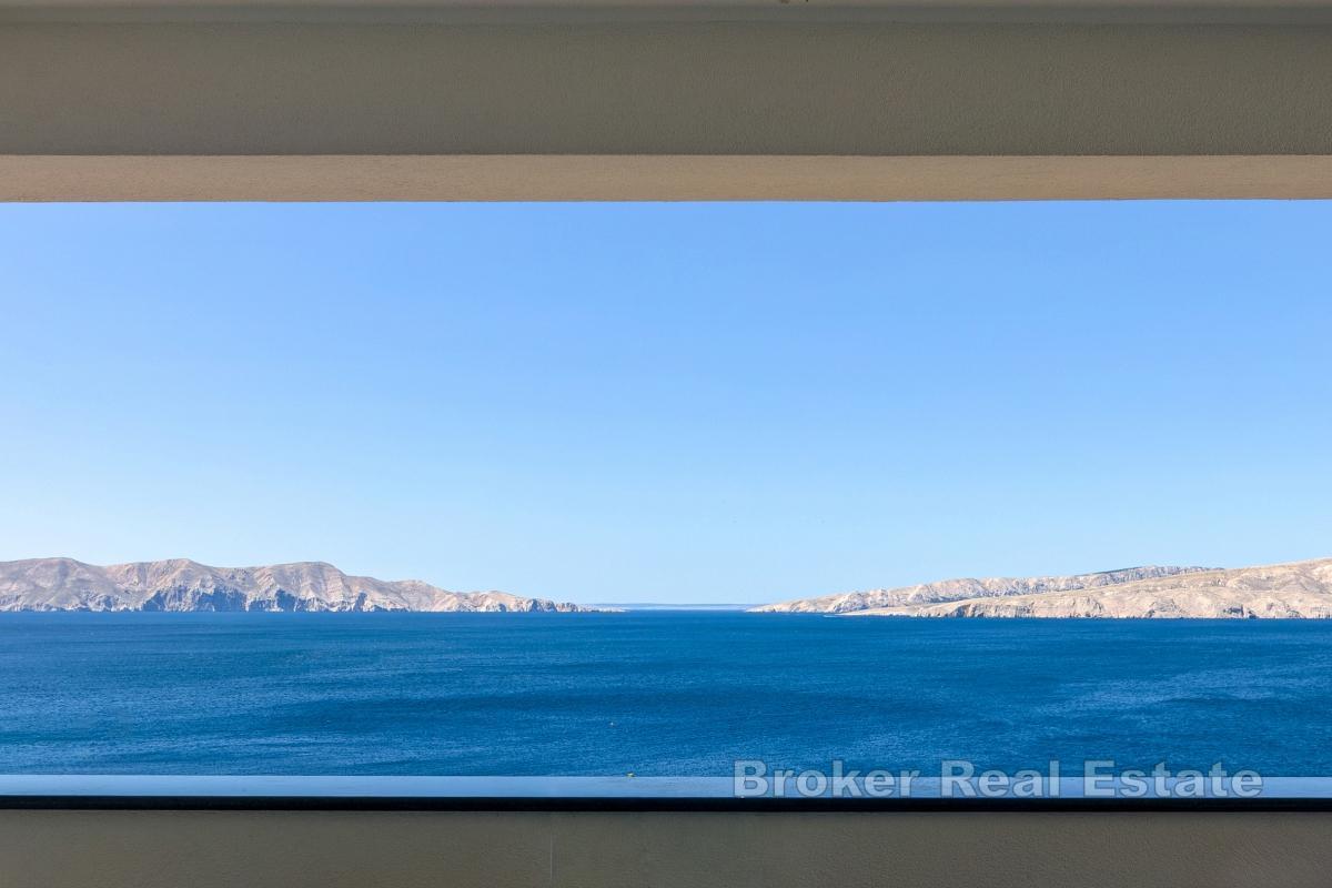Villa moderna con vista mare e piscina