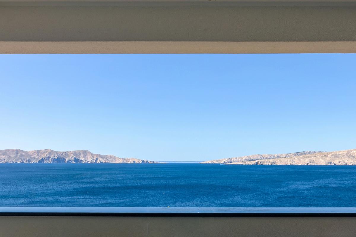 Villa moderna con vista mare e piscina