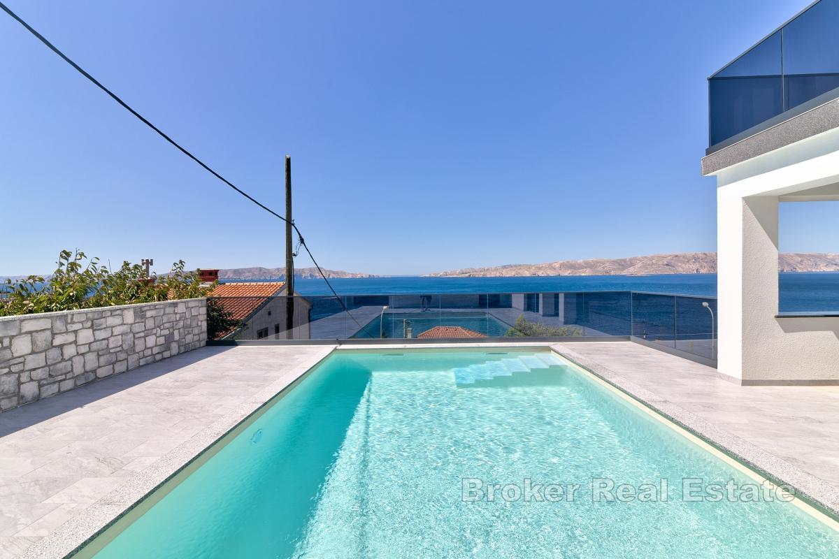 Villa moderna con vista mare e piscina