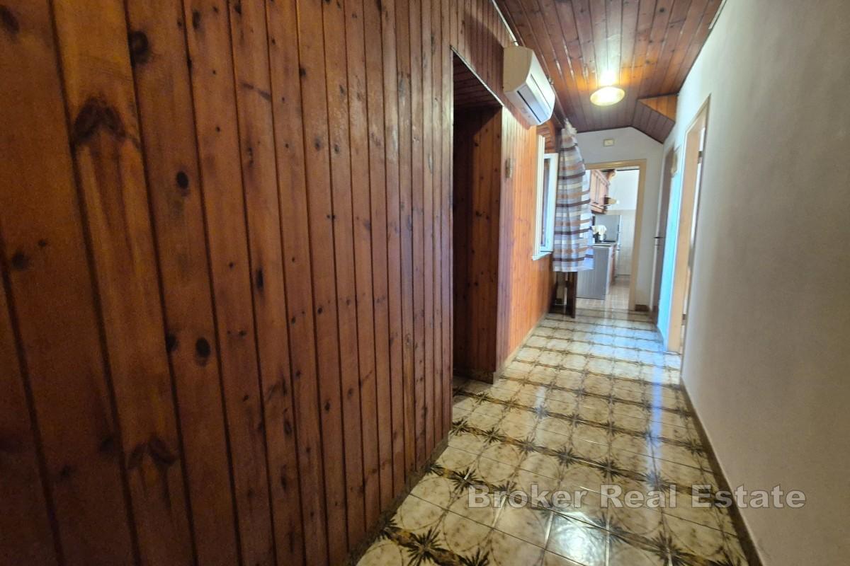 Dalmatinisches Steinhaus im Herzen einer Kleinstadt
