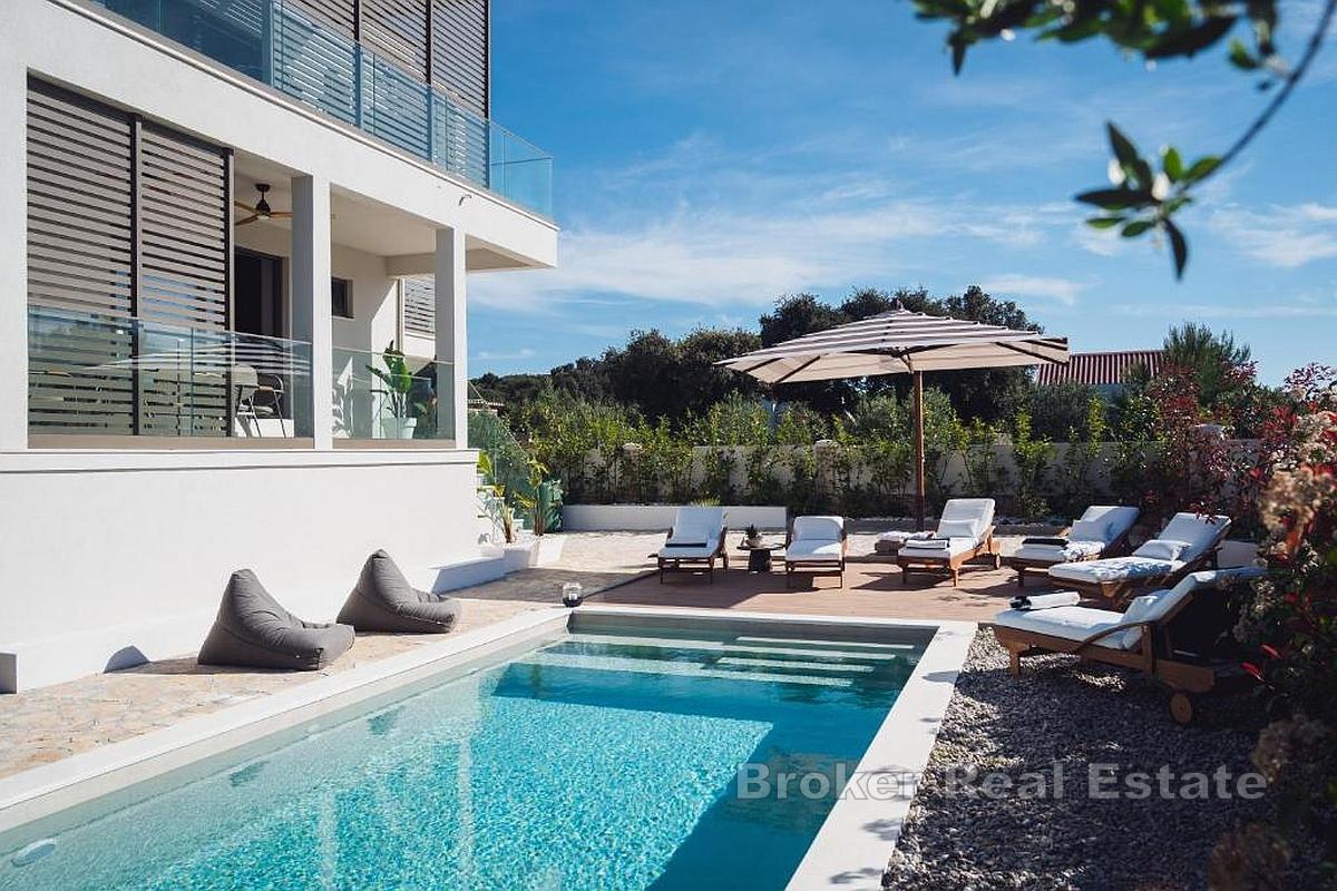 Villa mit Pool, Strandnähe