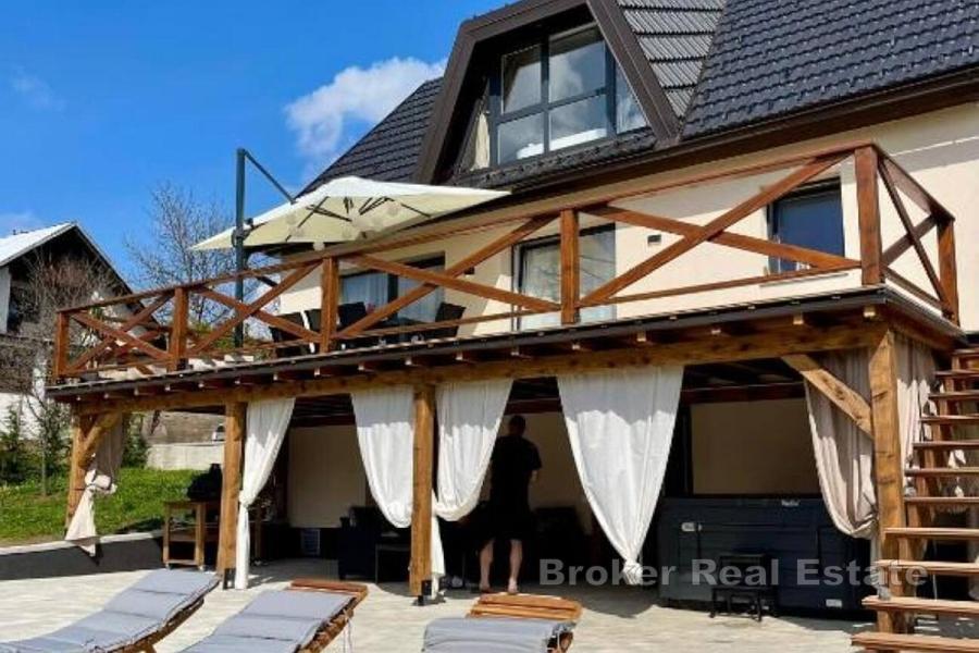 Affascinante casa a tre piani immersa nella natura