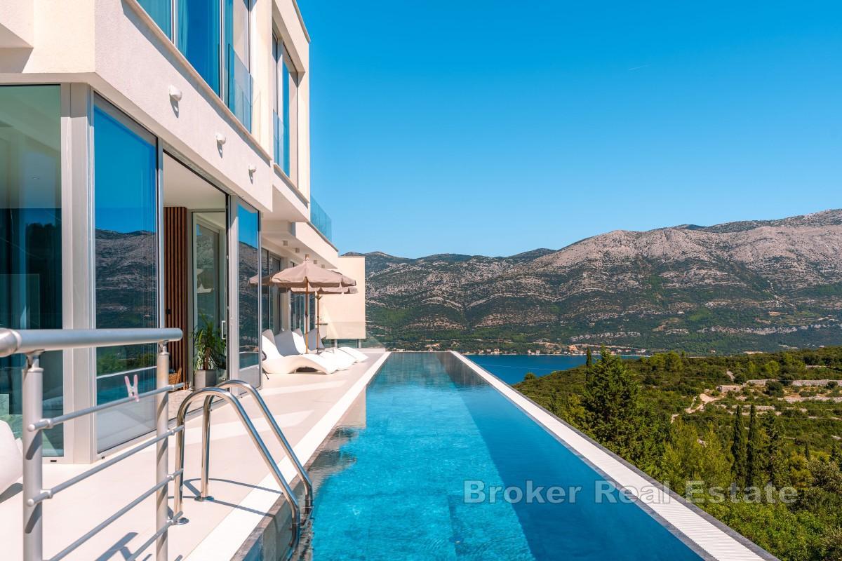 Luxuriöse Villa mit Pool und Meerblick