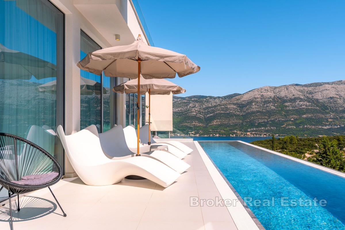 Luxuriöse Villa mit Pool und Meerblick