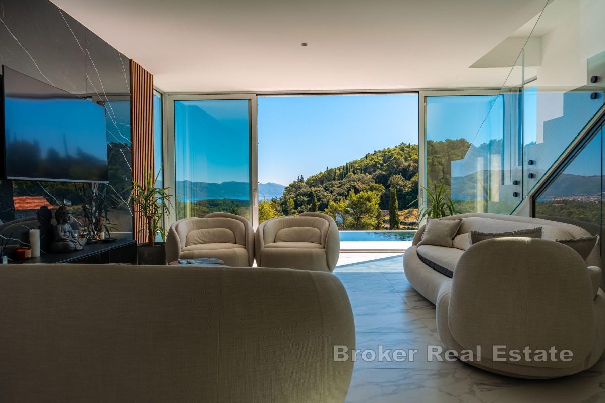 Luxuriöse Villa mit Pool und Meerblick
