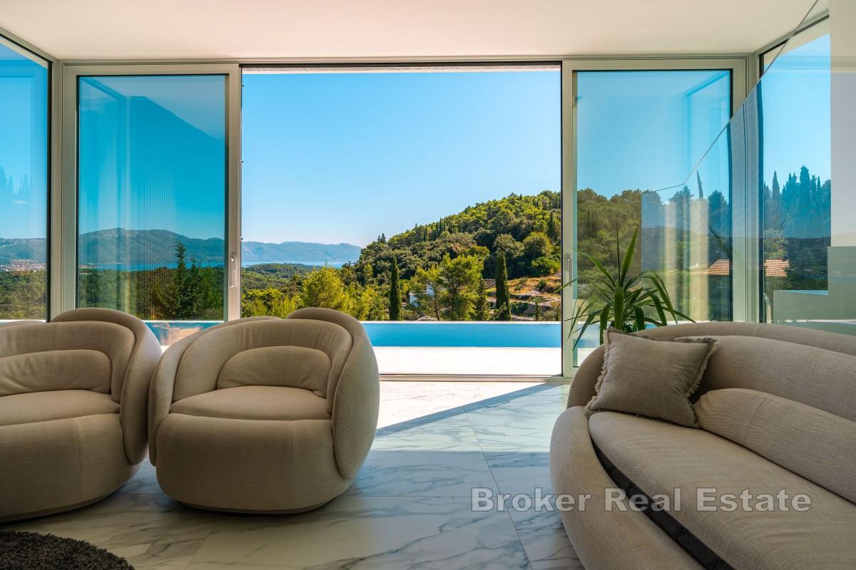 Luxuriöse Villa mit Pool und Meerblick