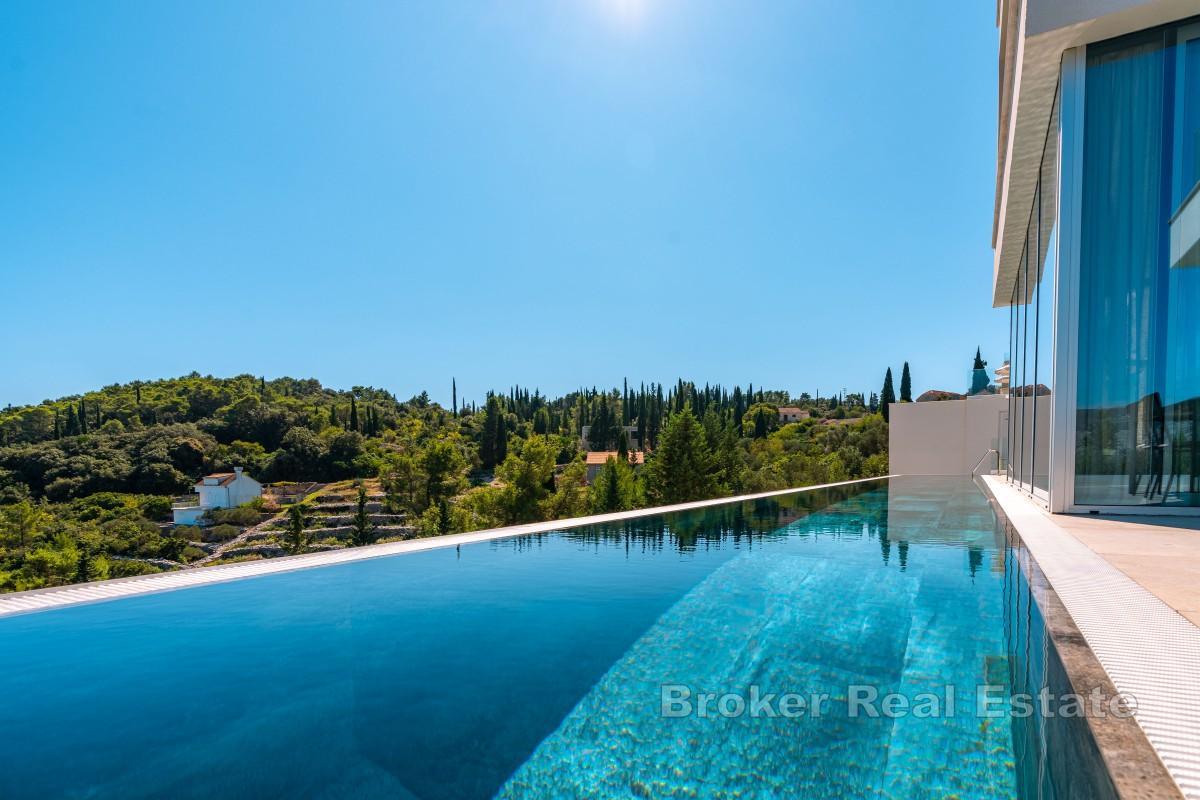 Moderne Villa mit Pool und Meerblick