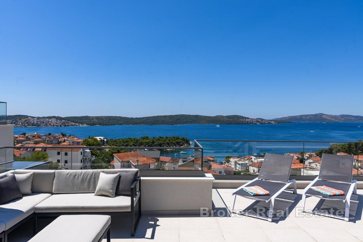 Moderní duplex penthouse s otevřeným výhledem na moře