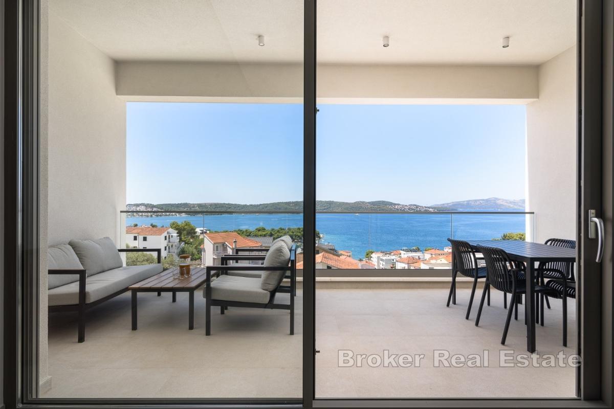 Moderní duplex penthouse s otevřeným výhledem na moře