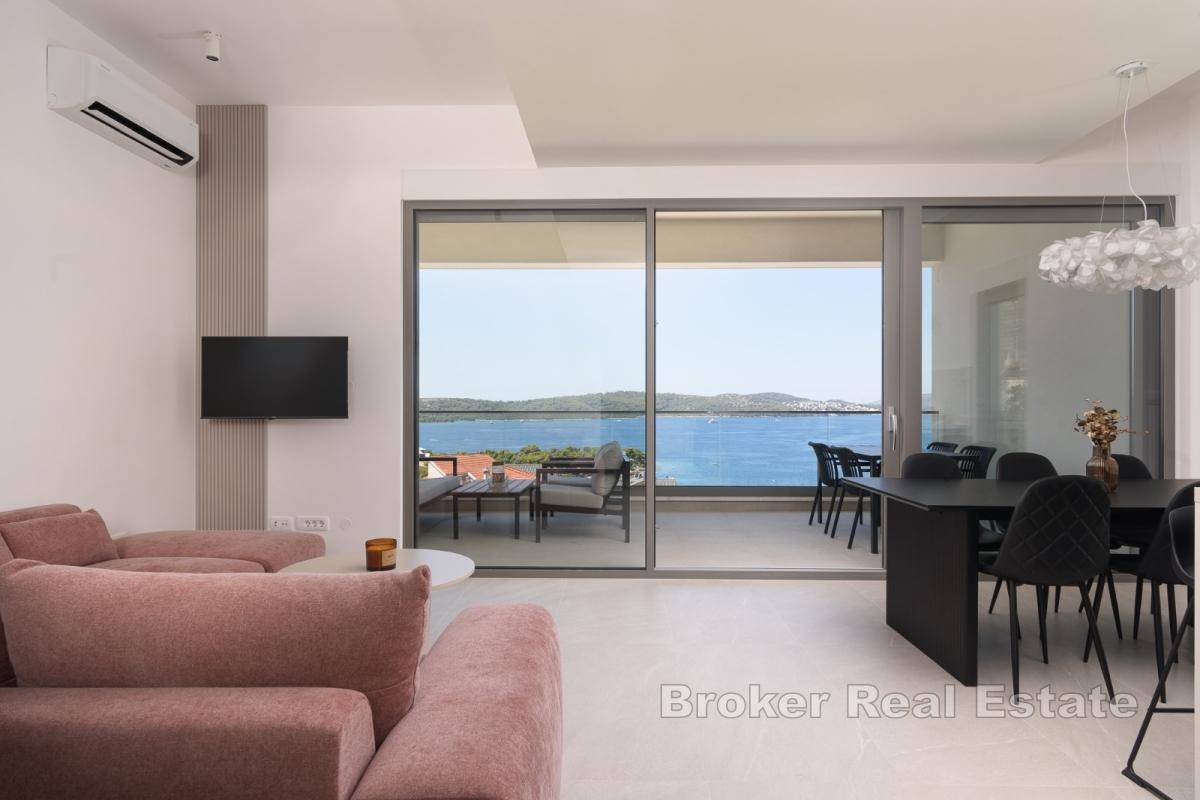 Moderní duplex penthouse s otevřeným výhledem na moře