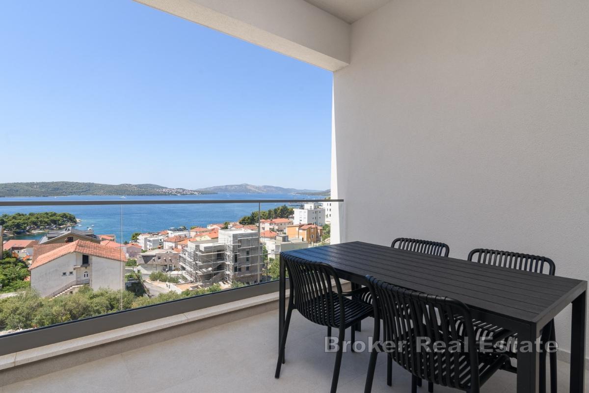 Moderní duplex penthouse s otevřeným výhledem na moře