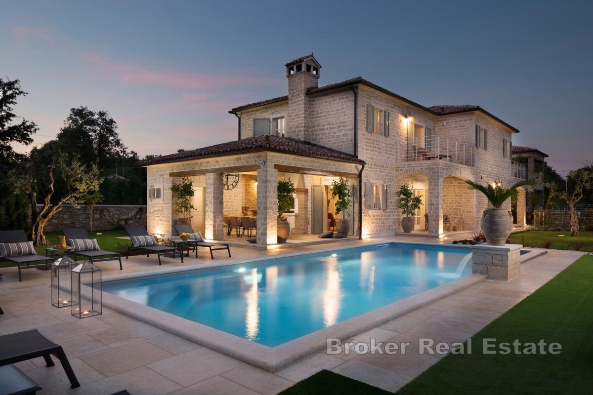 Villa traditionnelle en pierre avec piscine
