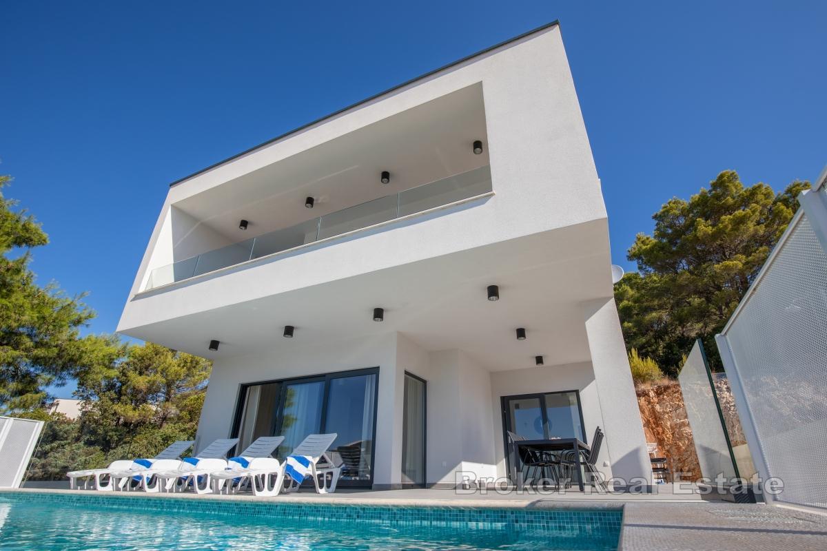 Villa mit Pool und Meerblick