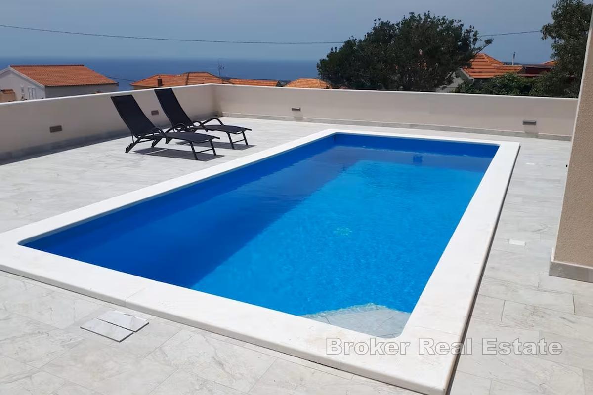 Casa su un unico piano con piscina e vista mare