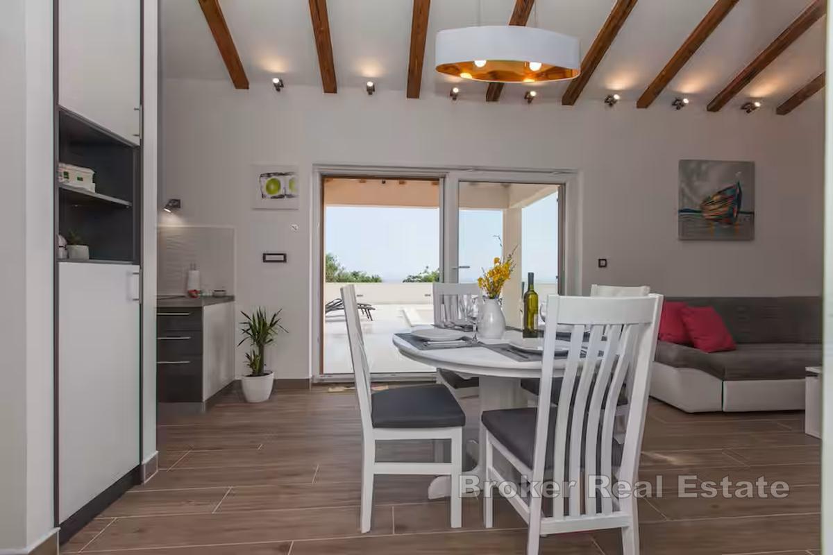 Casa su un unico piano con piscina e vista mare