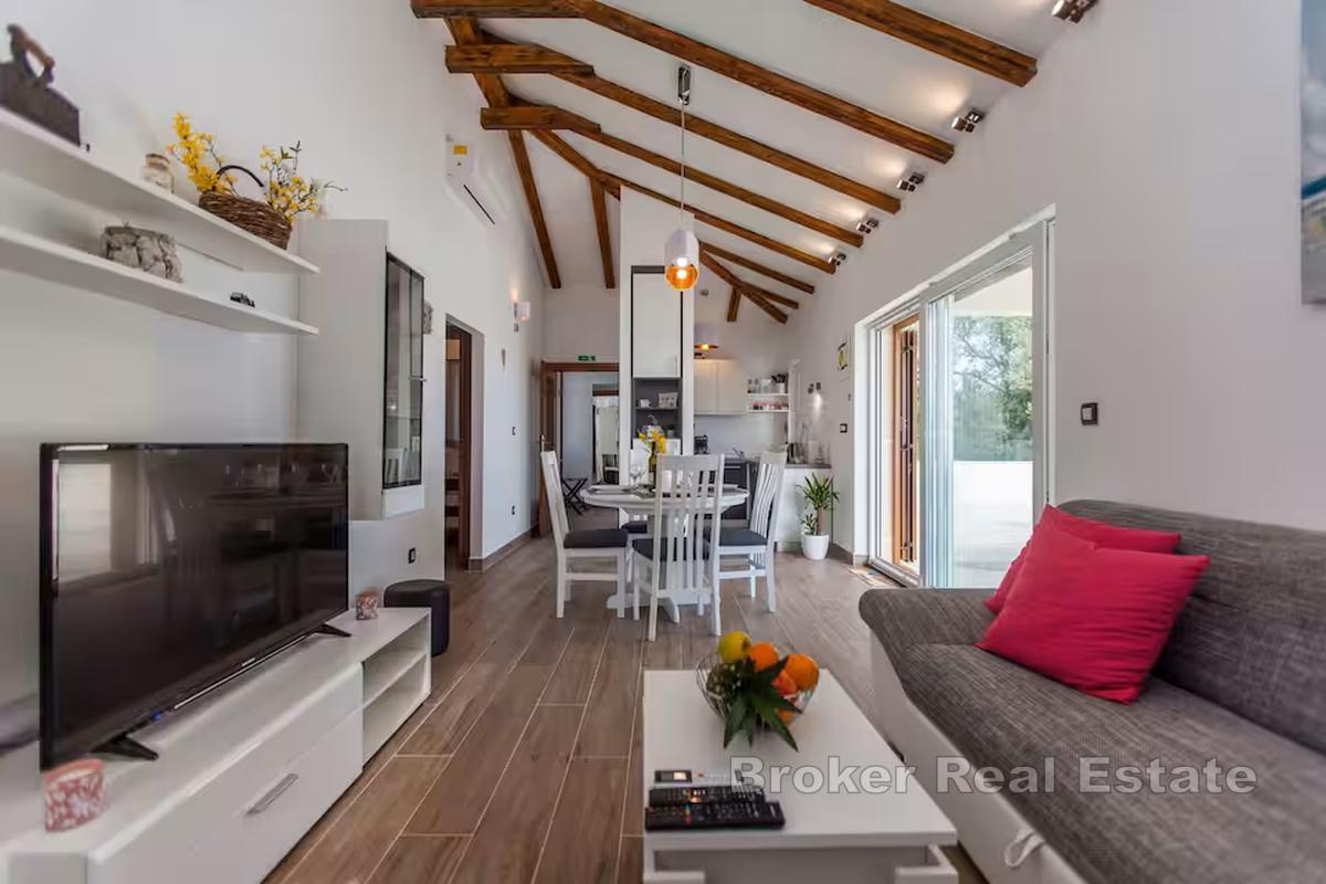 Casa su un unico piano con piscina e vista mare