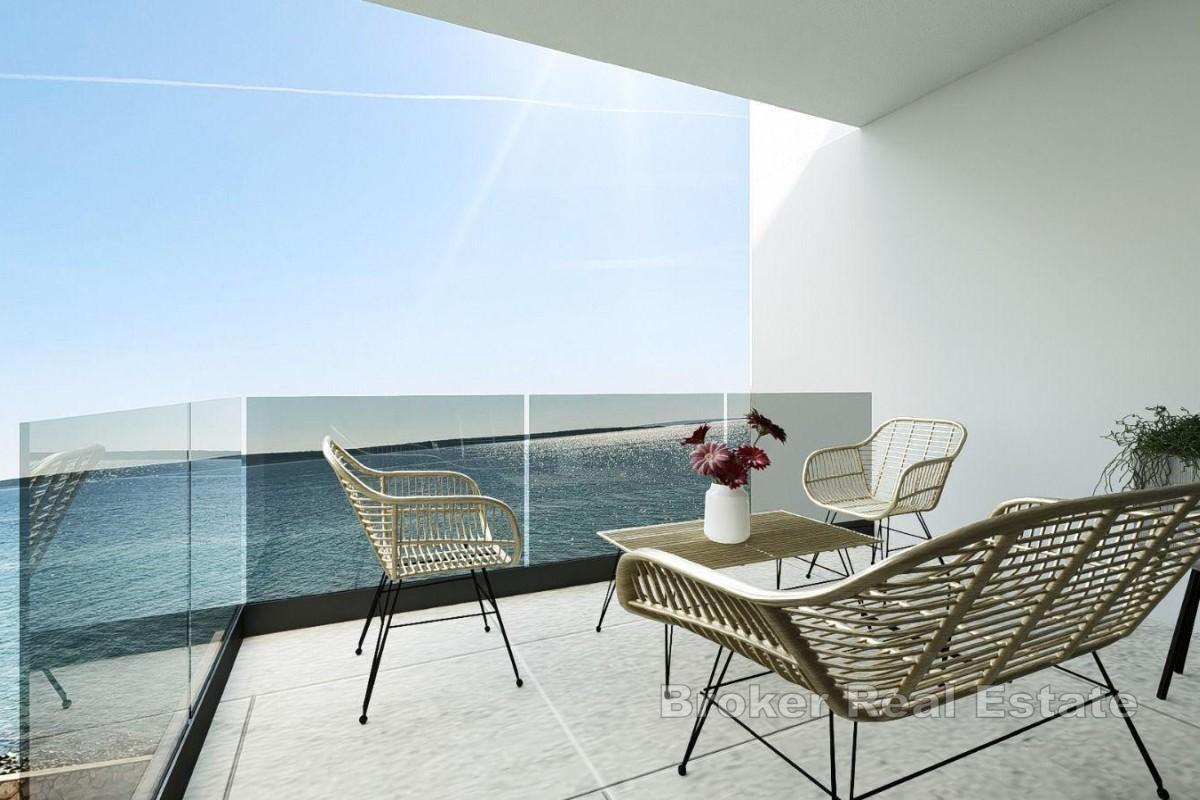 Modern etta vid havet