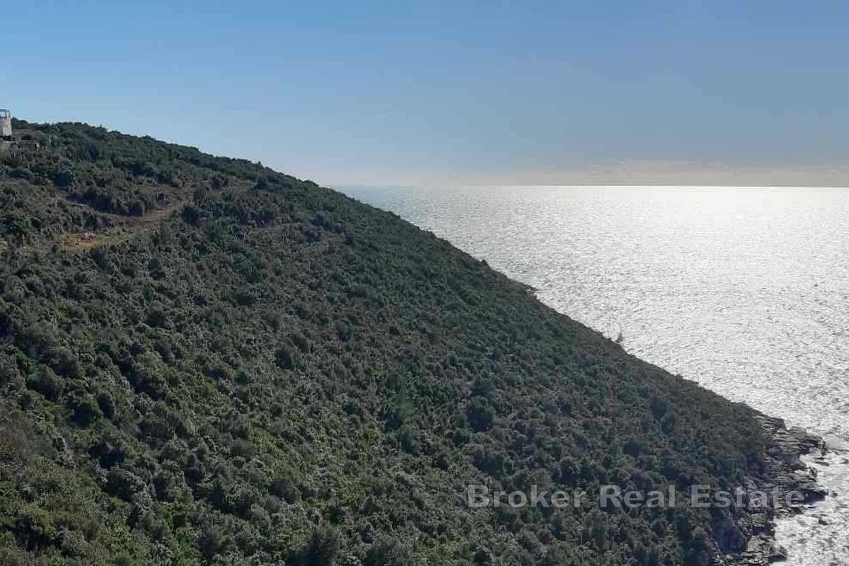 Terreno edificabile fronte mare con grande potenziale di sviluppo