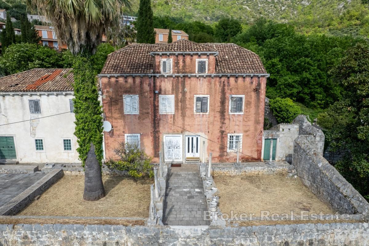 Villa historique à rénover