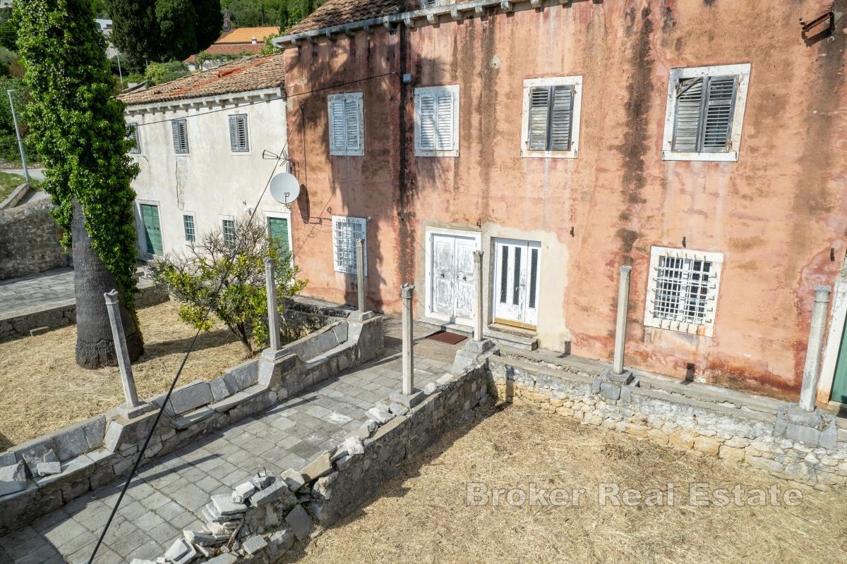 Villa historique à rénover