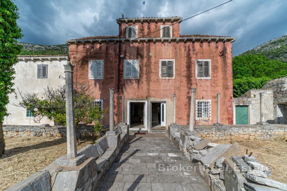 Villa historique à rénover