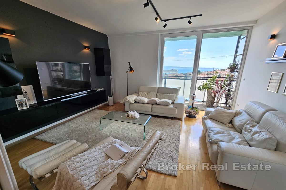 Moderno appartamento con vista aperta sul mare e sul Marjan