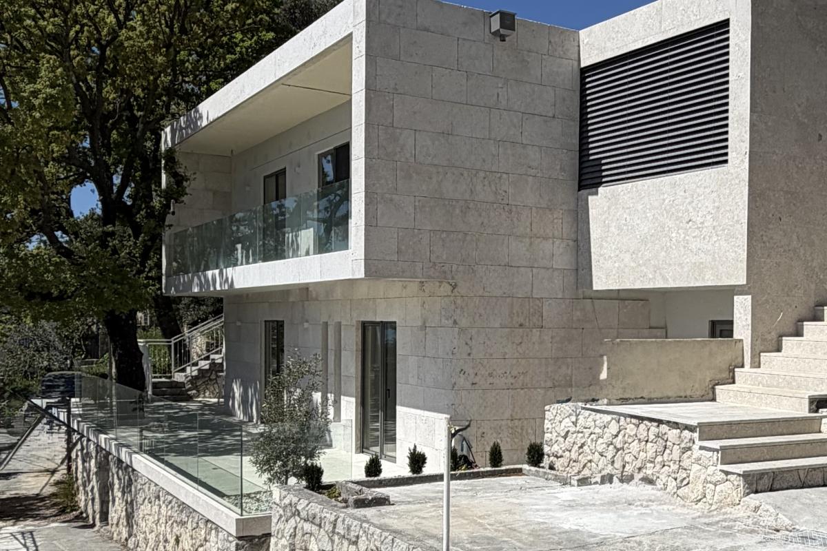 Casa indipendente con splendida vista mare sulla Riviera di Omiš