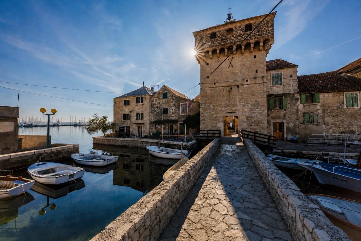 001-5525-30-kastela-historic-stone-house-by-the-sea-for-sale