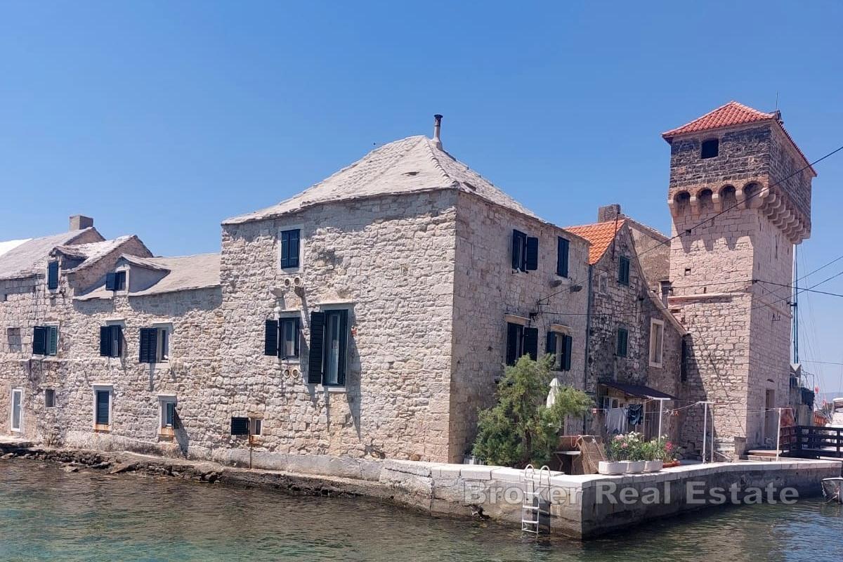 Authentisches Steinhaus aus dem 16. Jahrhundert mit Panoramablick aufs Meer
