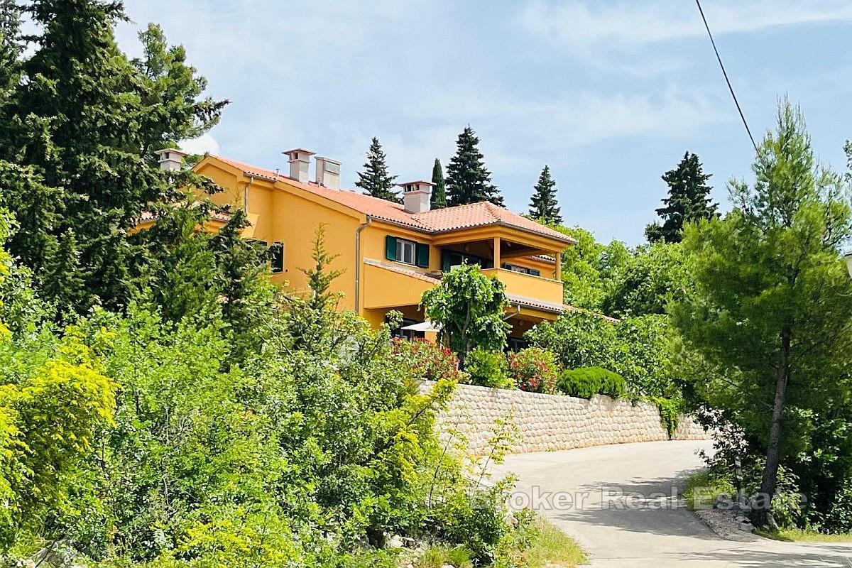Immeuble d'appartements indépendant au calme