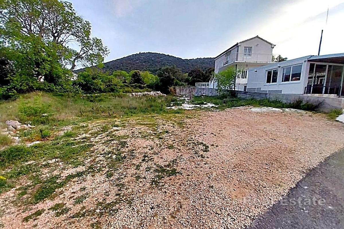 Attraente terreno edificabile a 200 m dal mare