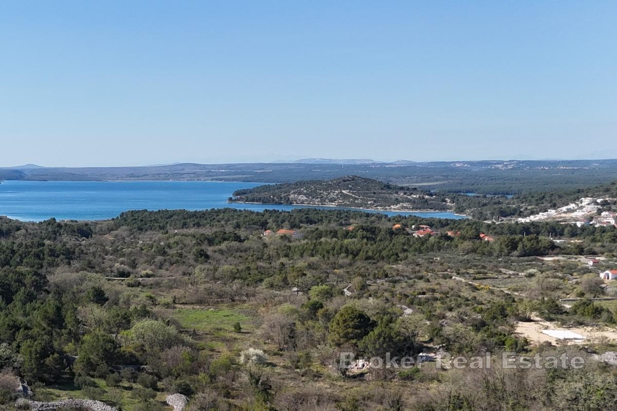 Villa moderna con vista mare e piscina