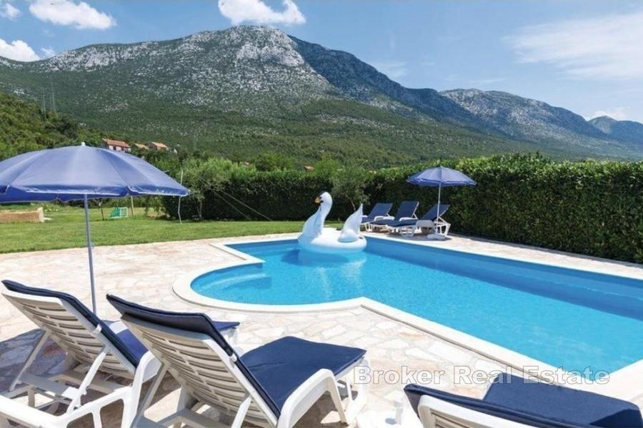 Kamena kuća s bazenom, u srcu prirode