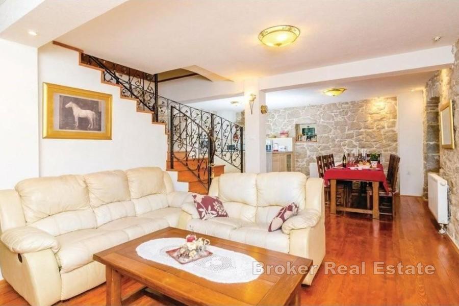 Kamena kuća s bazenom, u srcu prirode