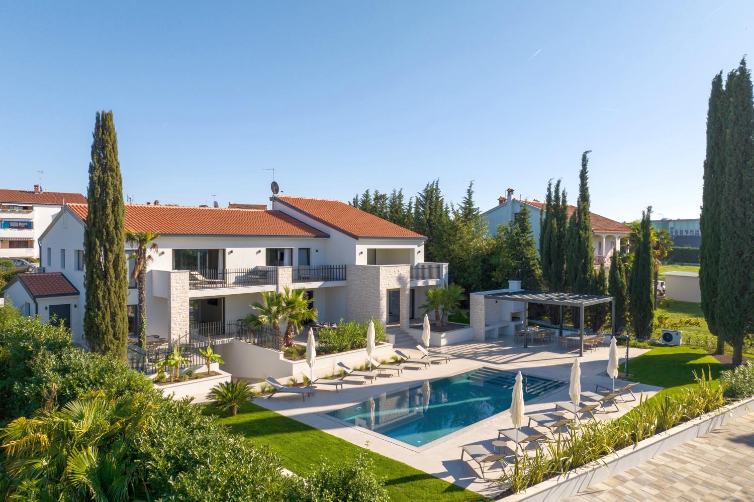001-5552-30-porec-luxury-villa-with-three-units-and-heated-pool-for-sale