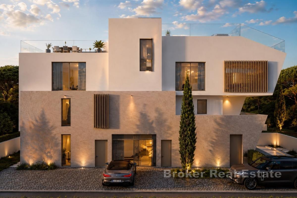 Modern villa med pooler och havsutsikt