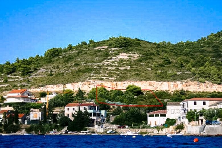 Terreno edificabile in seconda fila al mare, in vendita