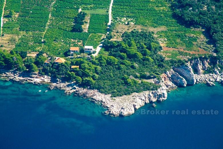 Terreno edificabile nella prima fila al mare, in vendita