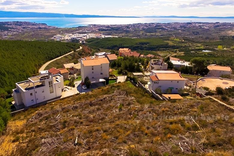 Grande appezzamento terreno edificabile con vista sul mare, per la vendita
