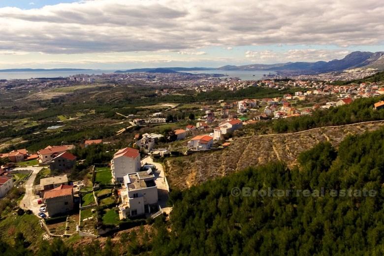 Grande appezzamento terreno edificabile con vista sul mare, per la vendita