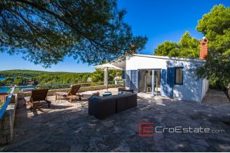 20 2013 64 Brac house sea view for sale